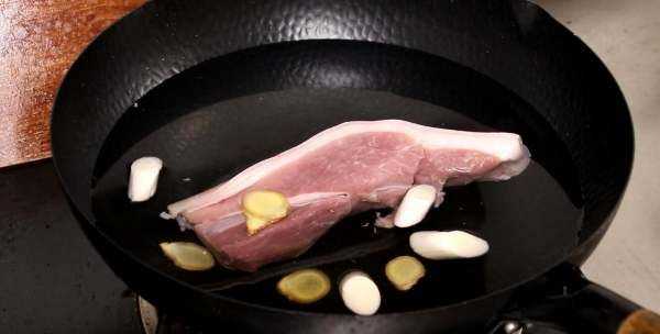 回鍋肉怎么做好吃,豆瓣醬做回鍋肉簡單又好吃的做法圖2