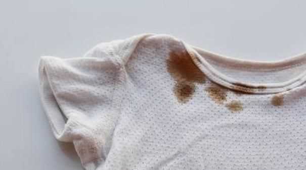 油筆印在衣服上怎么去掉，油性記號筆弄在衣服上怎么洗掉？圖1