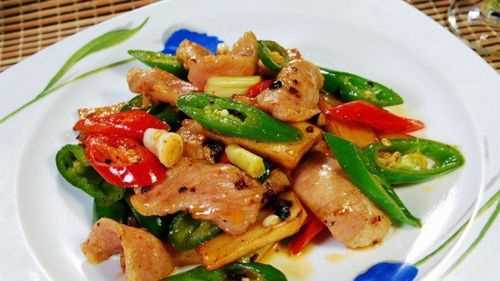 營養(yǎng)彩椒炒牛肉是怎么做的視頻