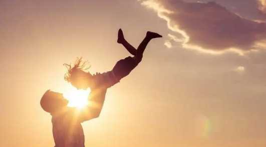 寫給爸爸的話暖心到哭,送給父親一句暖心的話簡(jiǎn)短圖3