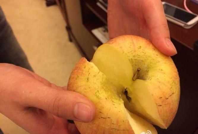 徒手掰蘋果的技巧