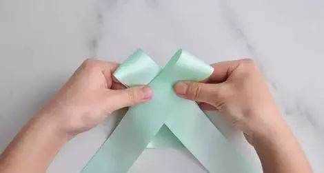 如何系蝴蝶結(jié),蝴蝶結(jié)怎么系視頻慢動作圖9