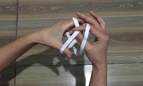 如何系蝴蝶結(jié),蝴蝶結(jié)怎么系視頻慢動作圖21