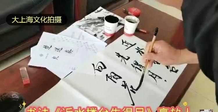 近水樓臺(tái)先得月下一句是什么意思