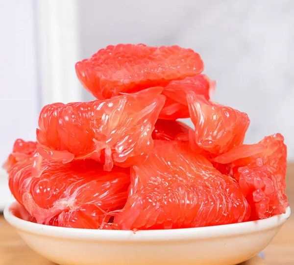 柚子里面長(zhǎng)黃膠能吃,紅心柚是秋天常見(jiàn)的水果之一嗎圖1