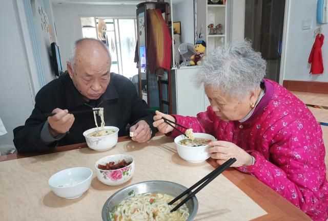 胡蘿卜能不能生著吃，生吃山芋，生吃胡蘿卜，還有哪些蔬菜可以生吃呢？圖3