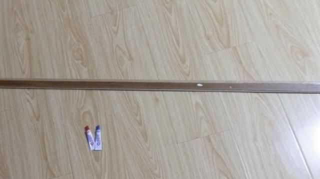 門框條掉了用什么膠粘，櫥柜的門框掉了，是用膠粘的，用的什么膠呀這？圖4