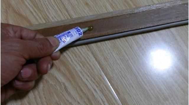 門框條掉了用什么膠粘，櫥柜的門框掉了，是用膠粘的，用的什么膠呀這？圖7