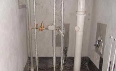 水管青苔堵塞如何疏通,黑色水管內(nèi)壁會(huì)長(zhǎng)青苔嗎圖1