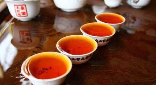 倒茶的禮儀和注意事項(xiàng)