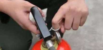 干粉滅火器多長時(shí)間檢查一次,手提式干粉滅火器多長時(shí)間年檢一次圖1