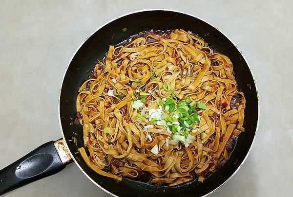 豆皮怎么炒好吃,豆皮怎么炒好吃又簡單 有什么做豆皮的技巧視頻圖9