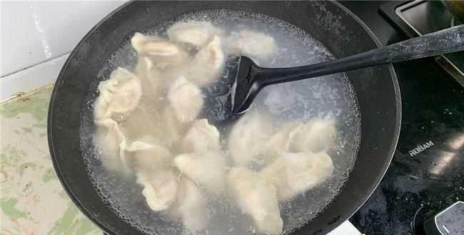 餃子是熱水下鍋還是冷水下鍋好?很多人都做錯(cuò)了