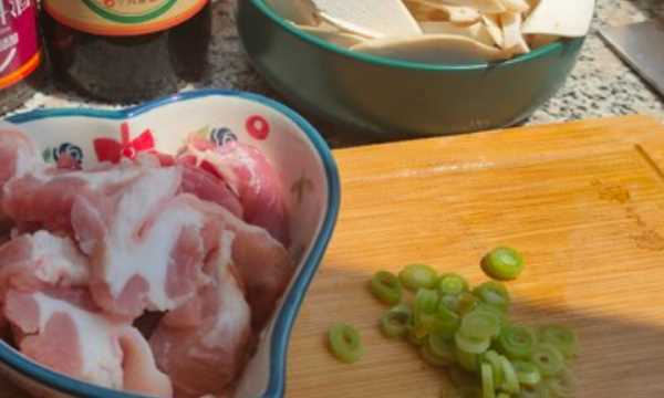 雞腿菇怎么做好吃,杏鮑菇怎么炒好吃又簡(jiǎn)單的做法圖1