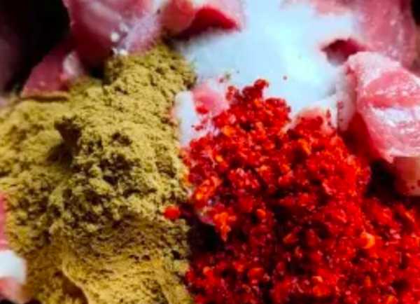 空氣炸鍋怎么烤羊肉,用空氣炸鍋烤羊肉串需要多長(zhǎng)時(shí)間多少溫度圖3