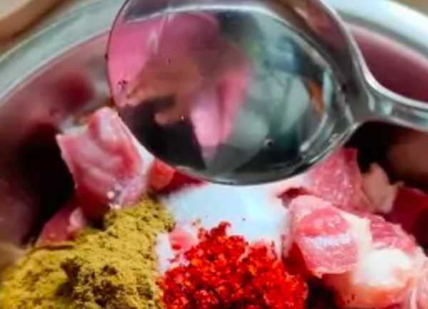 空氣炸鍋怎么烤羊肉,用空氣炸鍋烤羊肉串需要多長(zhǎng)時(shí)間多少溫度圖4