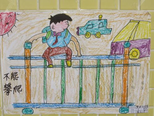 幼兒j交通安全知識(shí)繪畫(huà)作品