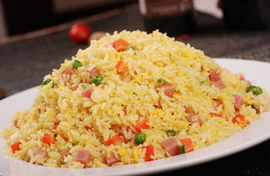 揚(yáng)州炒飯典故,揚(yáng)州炒飯典故及形容句,揚(yáng)州炒飯的由來和典故