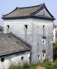 作者用了哪些說(shuō)明方法對(duì)客家民居
