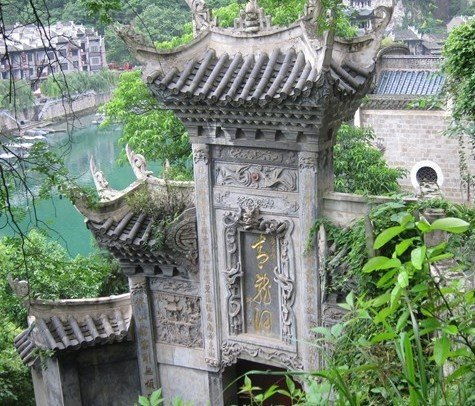 關(guān)于鎮(zhèn)遠(yuǎn)青龍洞的詩句