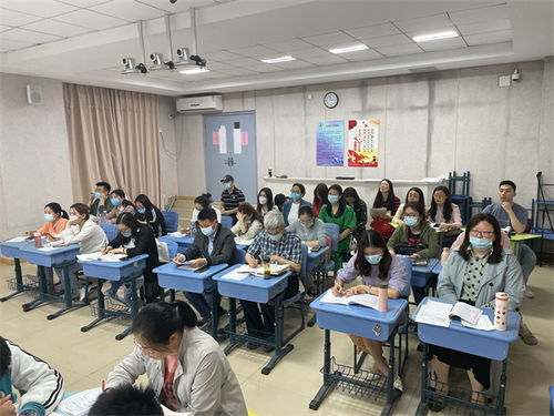 帶同學(xué)參觀校園英語作文