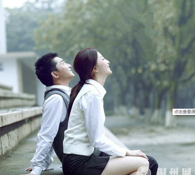 丈夫與情婦幽會，竟發(fā)現(xiàn)妻子和老男人。