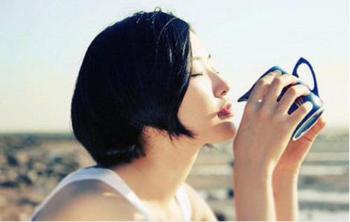 熱門經(jīng)典說(shuō)說(shuō)成熟，就是用微笑來(lái)面對(duì)一切小事